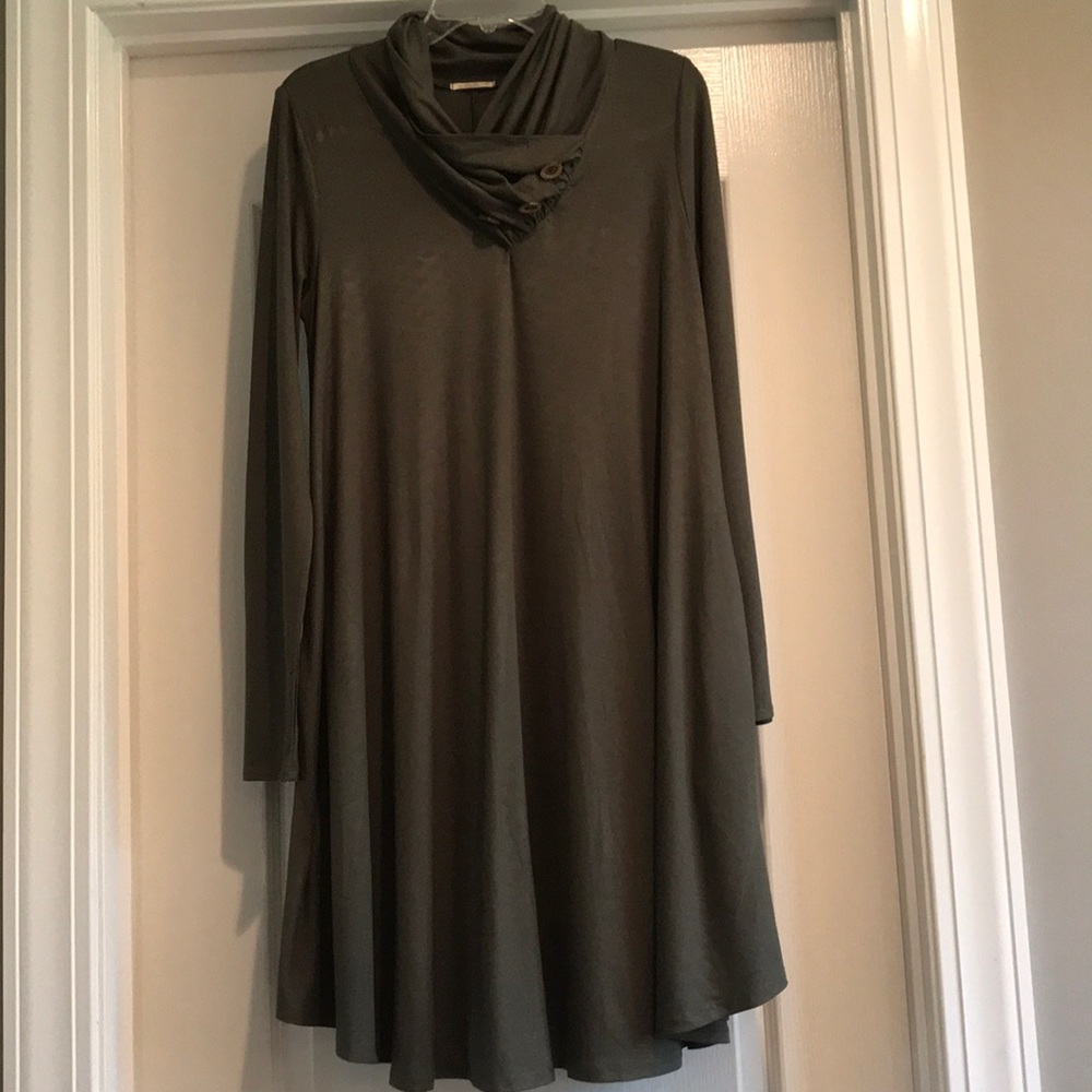e. Luna Dress